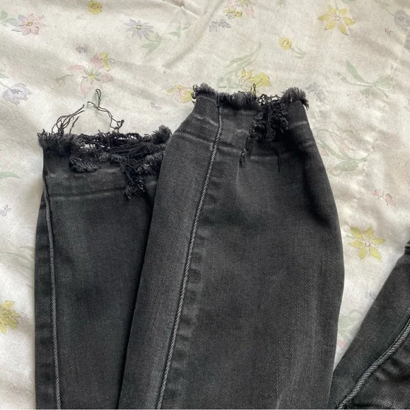 Vervet Los Angeles Black Distressed Raw Hem Skinny Jeans - Picture 10 of 17